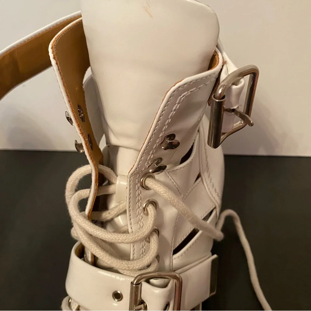 CHLOE SHOES ANKLE BOOTS BOOTIE WHITE GLOSSY LEATHER CUT OUT LACE UP BUCKLE 36.5